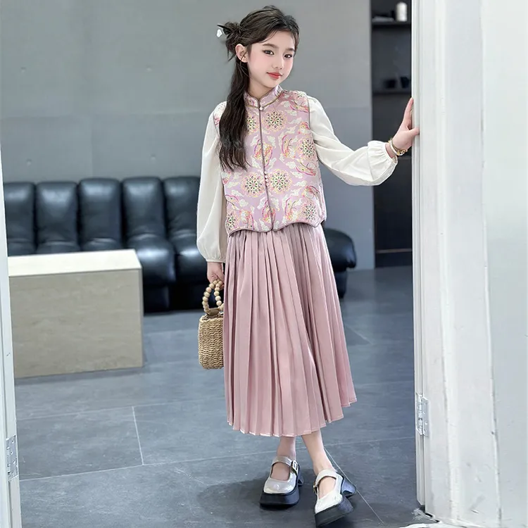 女童新款2025春季国风新中式套装刺绣马甲提花上衣百褶裙三件套