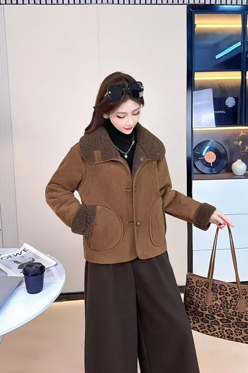 百花果2025冬季新款保暖时尚短款外套秋冬百搭气质减龄毛一体绒