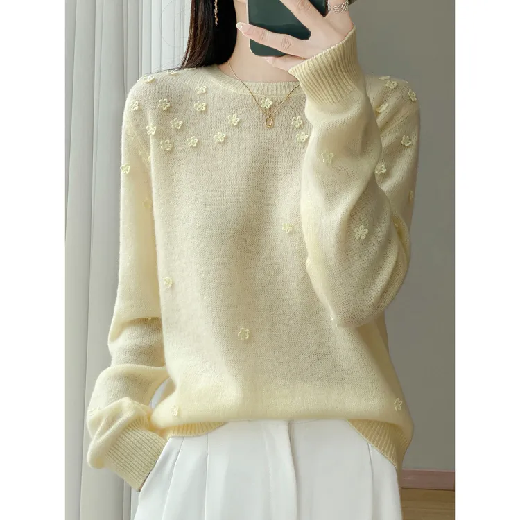 2025秋冬羊毛衫女圆领刺绣花朵针织长袖毛衣宽松甜美羊绒衫打底