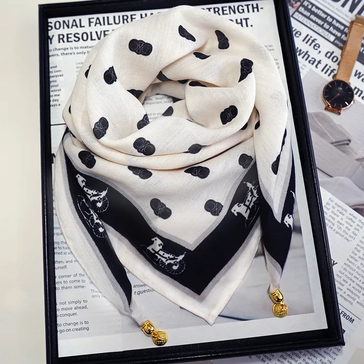 磁吸护颈小围巾2025新款秋冬方巾女款三角丝巾披肩高级感防风围脖