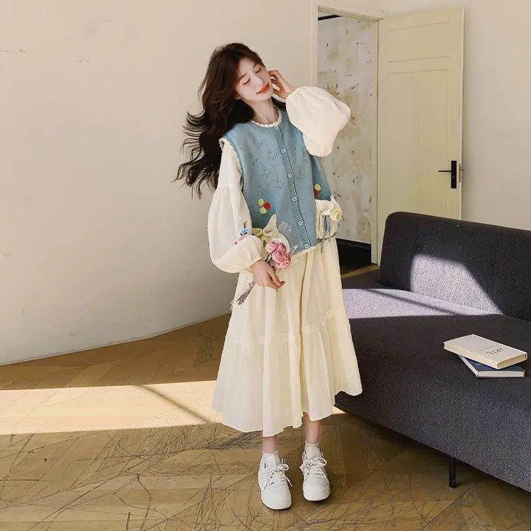 蓝色花花针织马甲刺绣连衣裙套装女2025春季新款时尚减龄宽松长裙