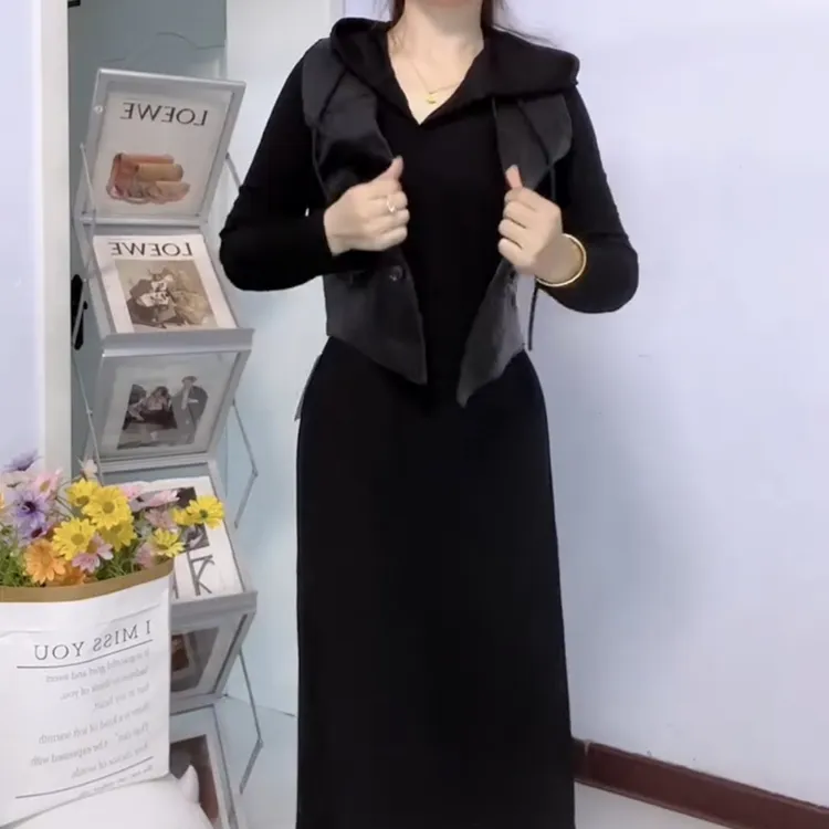 秋季时尚显瘦气质马甲连帽中长款连衣裙洋气减龄遮肉