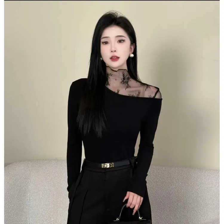 2025秋冬加绒洋气镂空拼接常规长袖蕾丝修身型黑色重工时尚显瘦