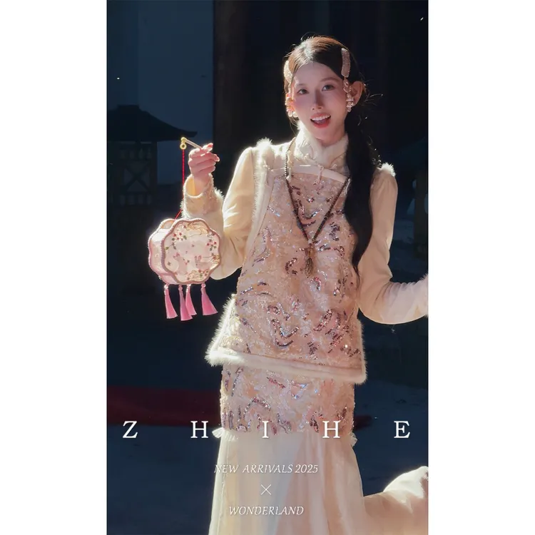 无艳一禾【花灯游】新中式绣珠提花羽绒马甲+100人丝丝绒上衣+半裙