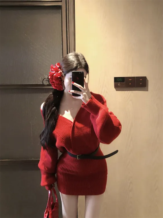 性感辣妹气质V领交叉露肩修身显身材包臀长袖毛衣秋冬新款连衣裙