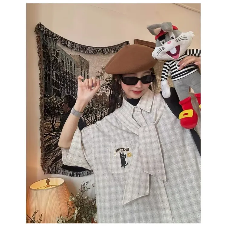 可爱猫咪刺绣围巾格子衬衫女2025新款学院风宽松百搭减龄短袖衬衣