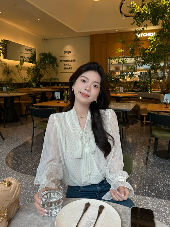 【柔光秘境】韩系气质飘带条纹衬衫女薄款V领喇叭袖设计感小众上衣