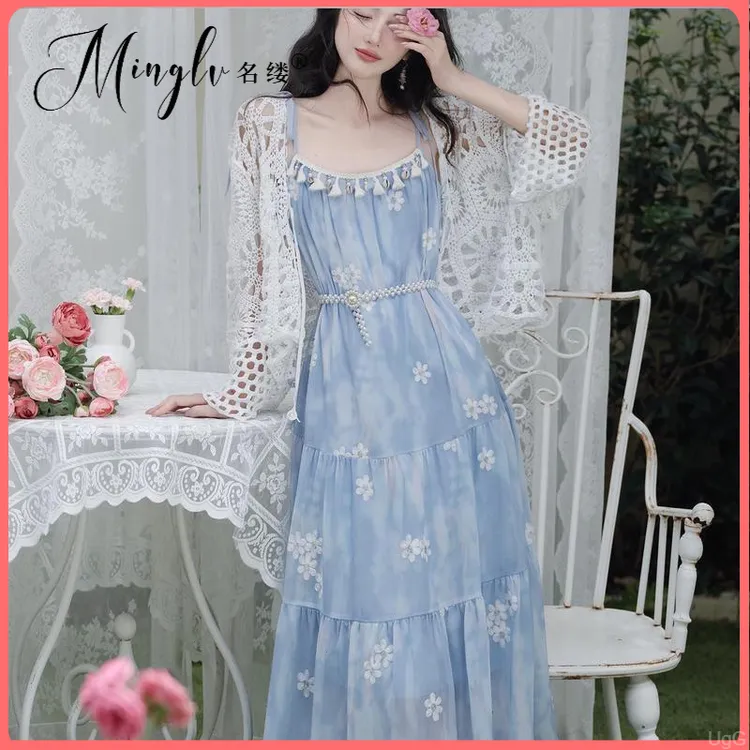 气质长裙子温柔风法式复古蓝色仙女夏季新款碎花收腰吊带连衣裙女