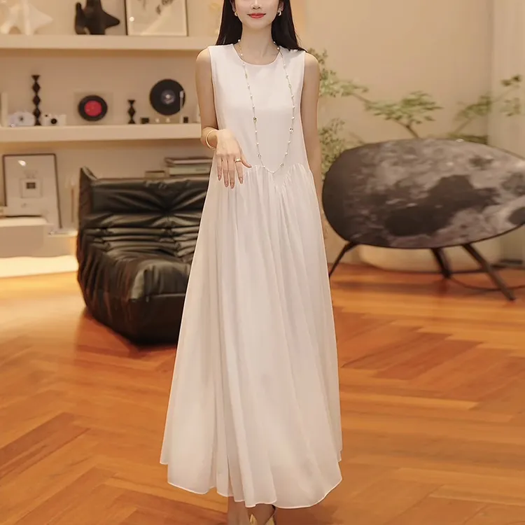 白色背心连衣裙女夏季新款防晒沙滩裙长裙简约爆款夏日绝美小裙子