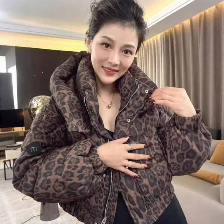 2025年冬季新款豹纹连帽加厚外套时尚高级感网红爆款短款棉服女潮