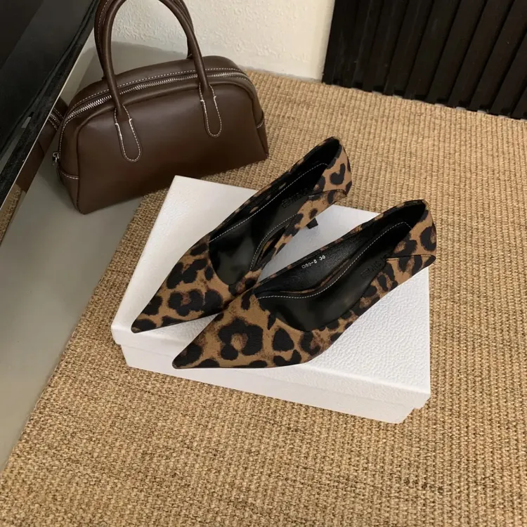 2025时尚春季尖头气质豹纹高跟鞋女百搭软皮浅口小猫跟复古单鞋