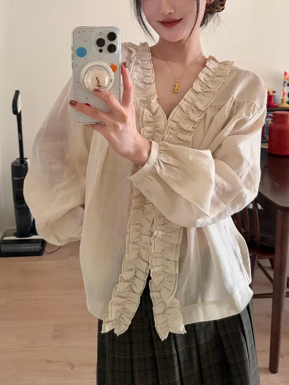 夏季新款清凉上衣女2025小众独特设计感超好看米白色v领花边衬衫