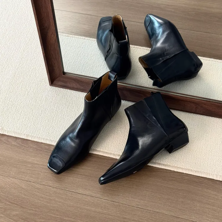 HUSSLOVE 头层牛皮·跟高2.5CM·简约百搭方头低帮切尔西靴短靴女鞋