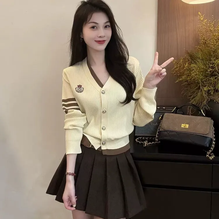 法式设计感V领拼接针织衫上衣女2025早秋款韩版时尚显瘦毛衣开衫