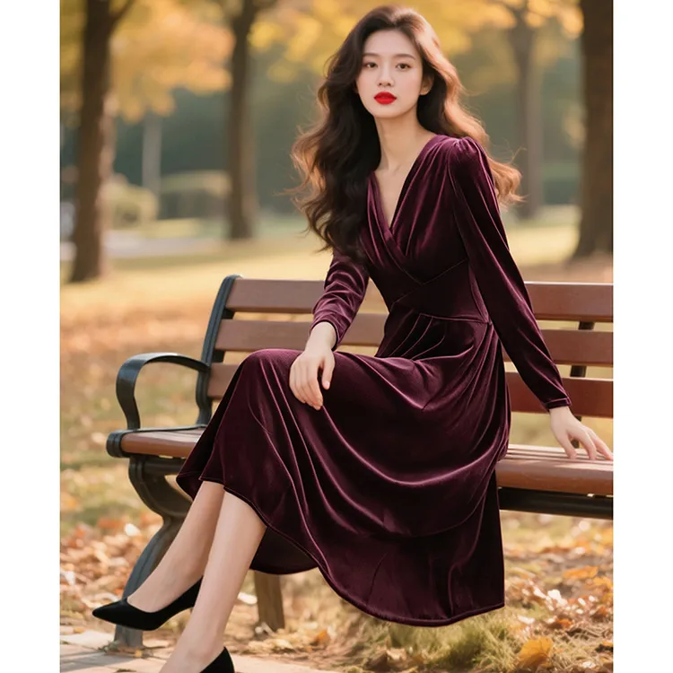 晚白【新品】2025裙子V领褶皱连衣裙25062510