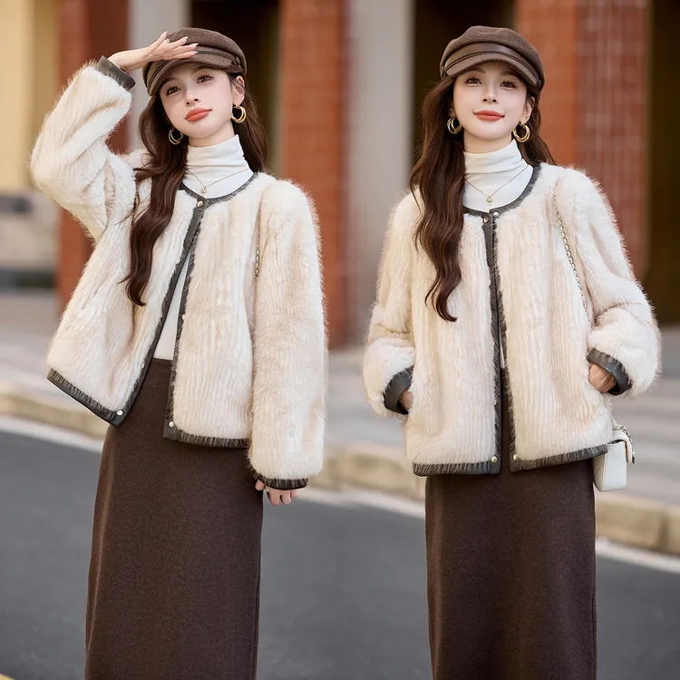 撞色拼接皮毛一体外套女2025年冬季新款高级感名媛风气质短款上衣