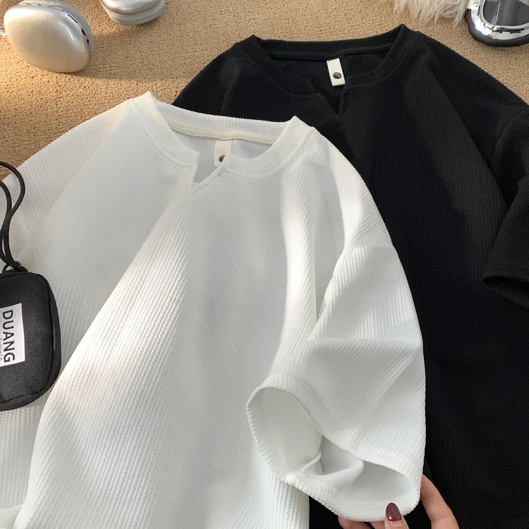 短袖T恤男士夏季小V领设计肌理感简约透气散热速干高级感大码微胖