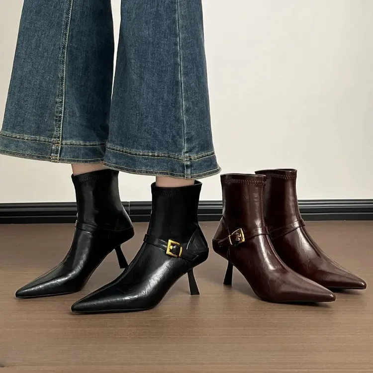 法式尖头软皮女短靴2025新款百搭皮带扣细跟不累脚高跟靴子瘦瘦靴