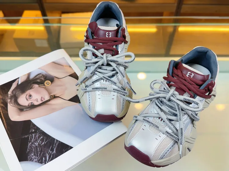 2025秋季新款女士时尚透气厚底老爹鞋轻便舒适休闲运动鞋