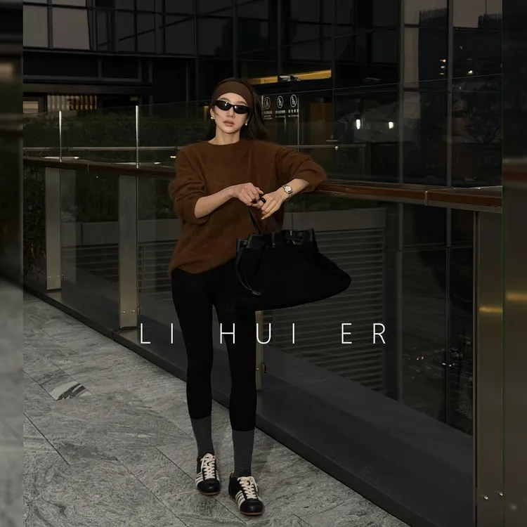 LiHuiEr李慧儿【纽约冬令】2025冬季显瘦气质舒适针织上衣LY3643-1