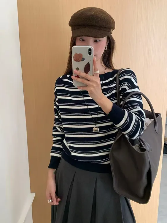 韩系一字领条纹斜肩针织上衣女早秋新款长袖慵懒宽松设计感毛衣