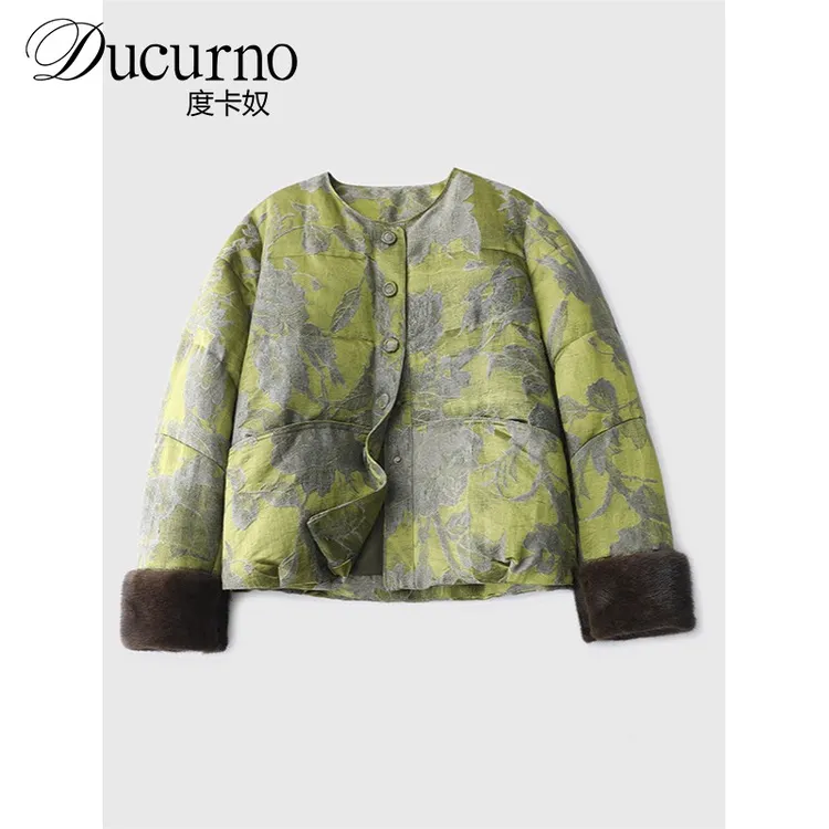 穿出东方贵女的松弛感羽绒服女装上衣短款时尚休闲复古印花短外套