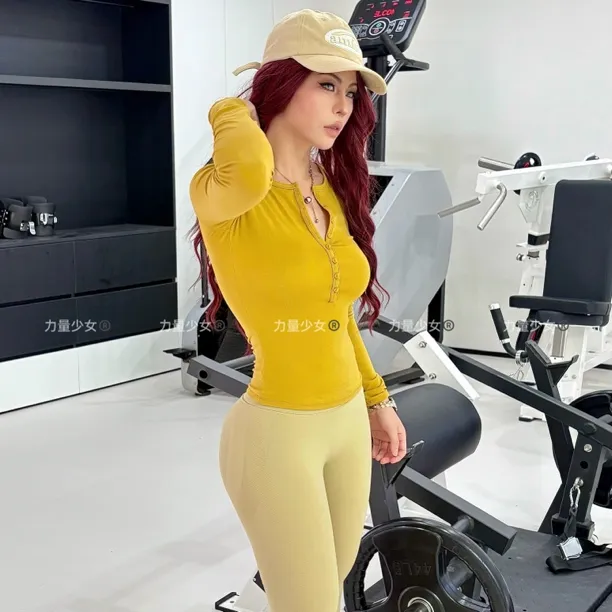 力量少女—秋季新款美式复古纯欲V领长袖上衣女休闲健身显瘦打底衫