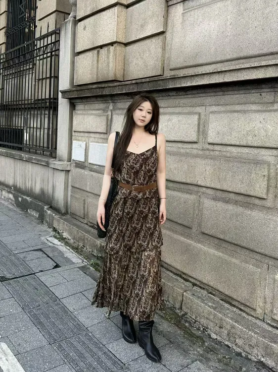 琪琪怪怪大码女装【棕镜格旅】复古腰果花秋季吊带连衣裙D17789QTQ 
