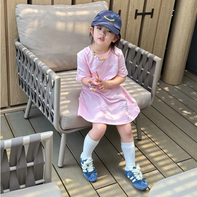 小思家2025夏季新款女童韩版休闲学院运动风纯色短袖连衣裙