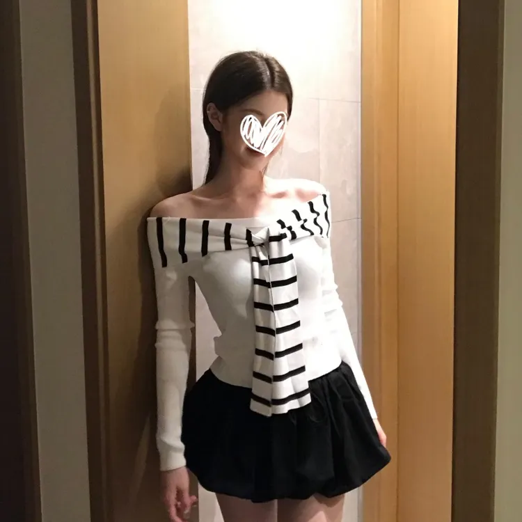 2025年早秋新款法式一字肩露肩条纹绑带设计感长袖T恤显瘦女上衣