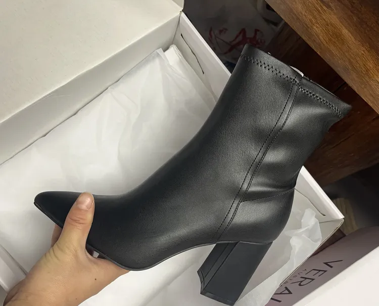 尖头粗跟短靴女秋冬季法式瘦瘦靴高跟百搭洋气