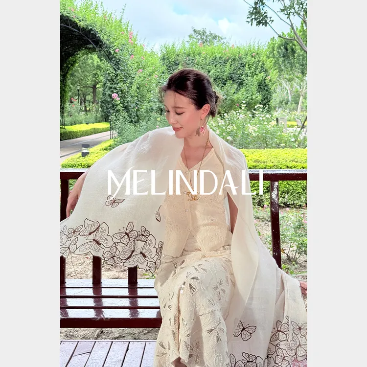 重磅100山羊绒“软黄金”双面蝴蝶刺绣百搭围巾披肩