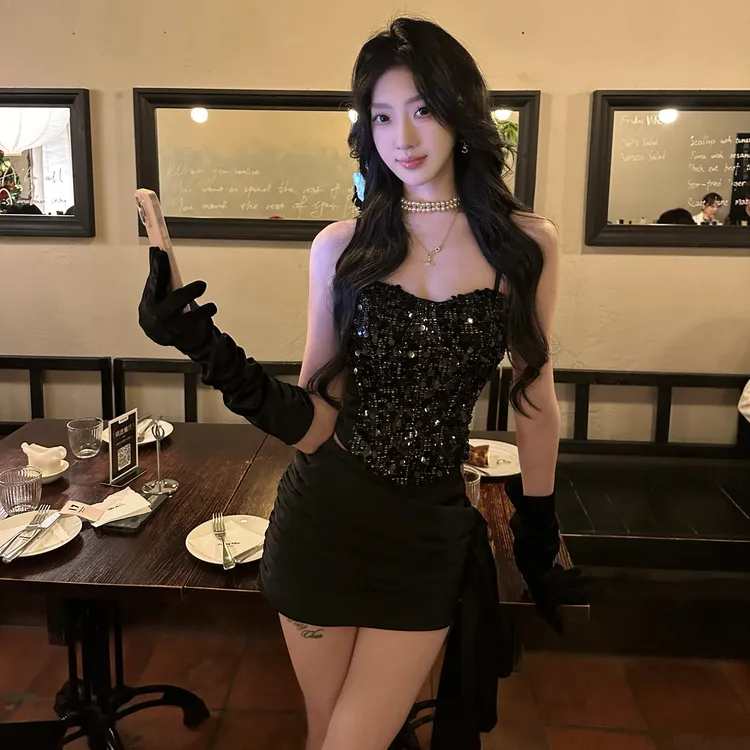 【黑色荆棘】新款辣妹风显瘦重工黑色亮片吊带包臀裙女款套装