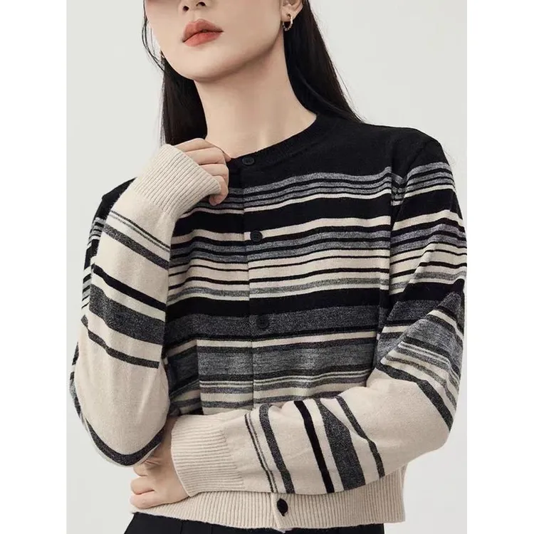 职业阿玛诗官方2025秋冬季新款时尚气质短款显瘦条纹针织开衫女