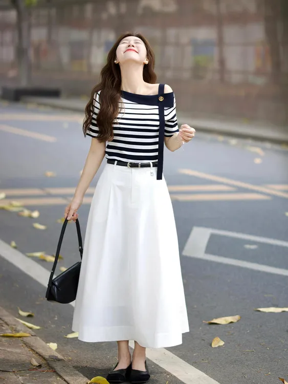 2025夏季新款百搭条纹斜肩针织衫上衣设计感气质显瘦半身裙套装女