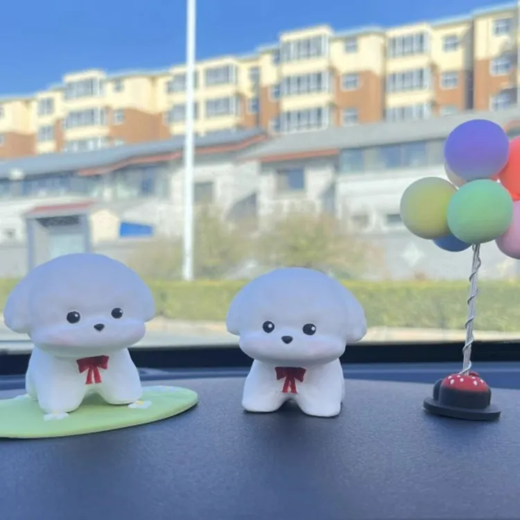 车载香薰可爱比熊小狗车内中控台摆件装饰品无火香薰高级简约礼物