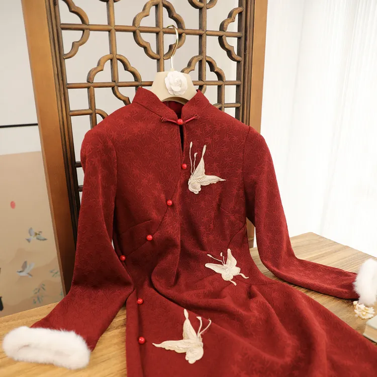 俏娘鱼红色复古新中式婚礼旗袍女2025冬季新款保暖加绒订婚敬酒服