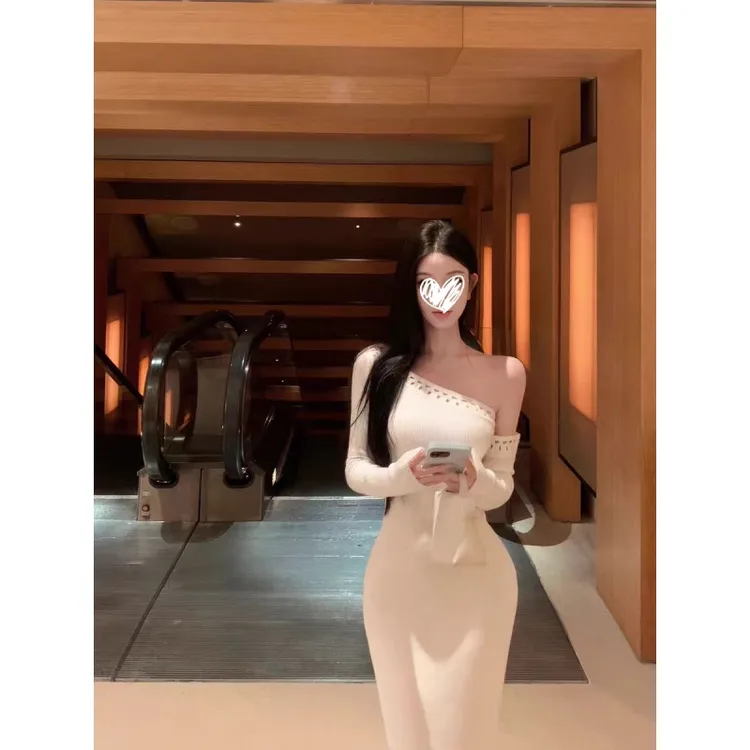 纯欲风性感修身裙子斜肩镂空包臀针织连衣裙女2025秋季新款F01315
