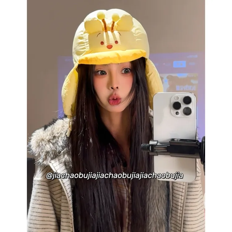 可爱俏皮风女雷锋帽冬季秋季动物草莓熊帽子甜美可爱秋冬