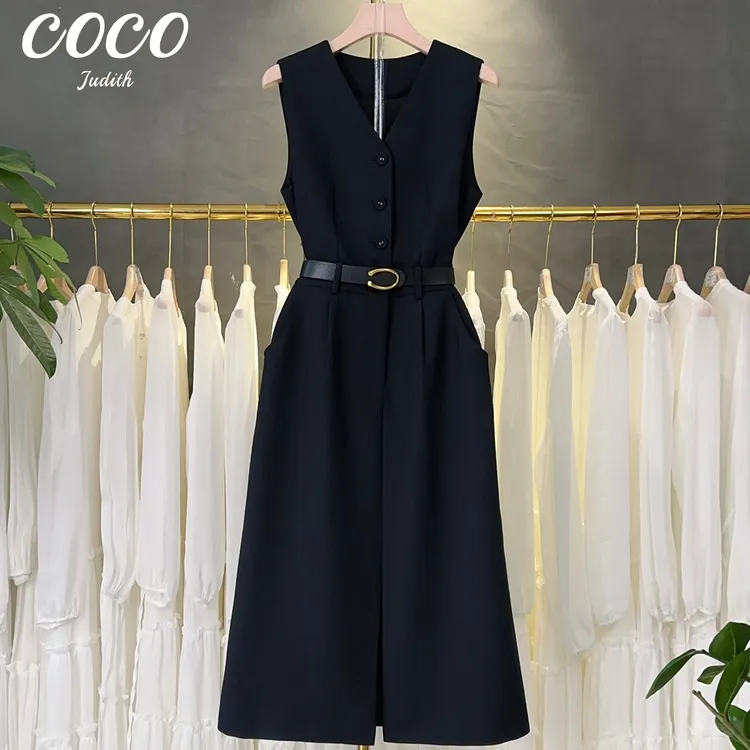 设计感v领无袖小黑裙连衣裙高级感女2025夏季新款小个子收腰裙子