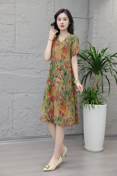 休闲风碎花极简风V领夏季连衣裙时尚妈妈装中长款洋气宫廷风复古