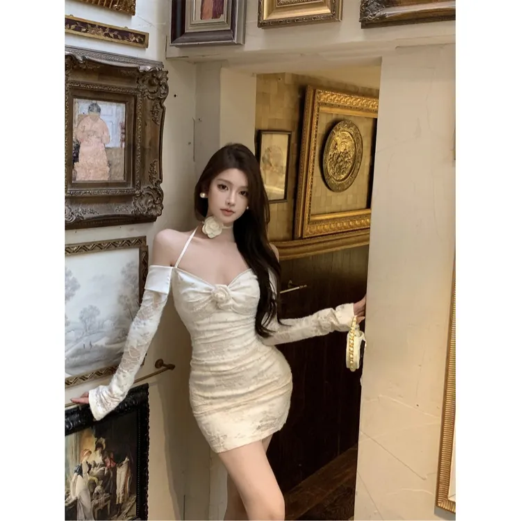 法式纯欲风挂脖长袖连衣裙女秋季新款修身显瘦设计感性感包臀短裙