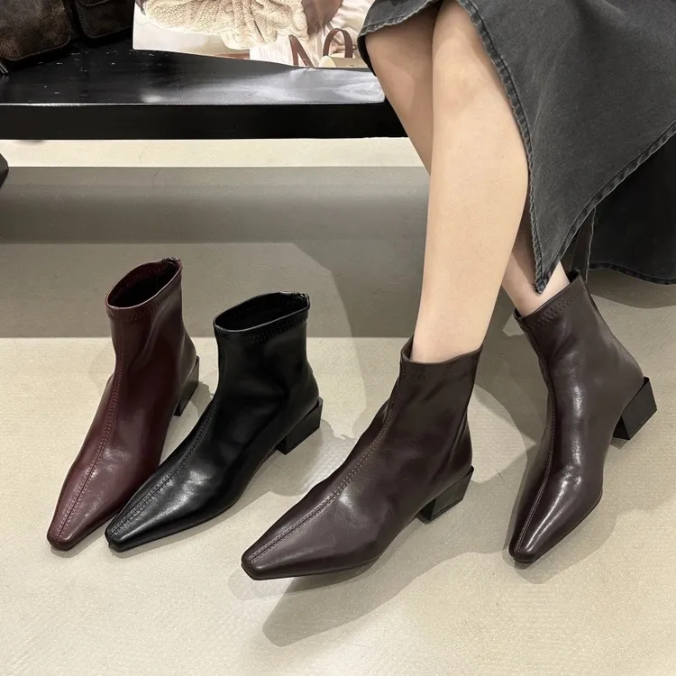 复古精致粗跟尖头女短靴2025秋冬款简约气质瘦瘦靴软皮中跟马丁靴