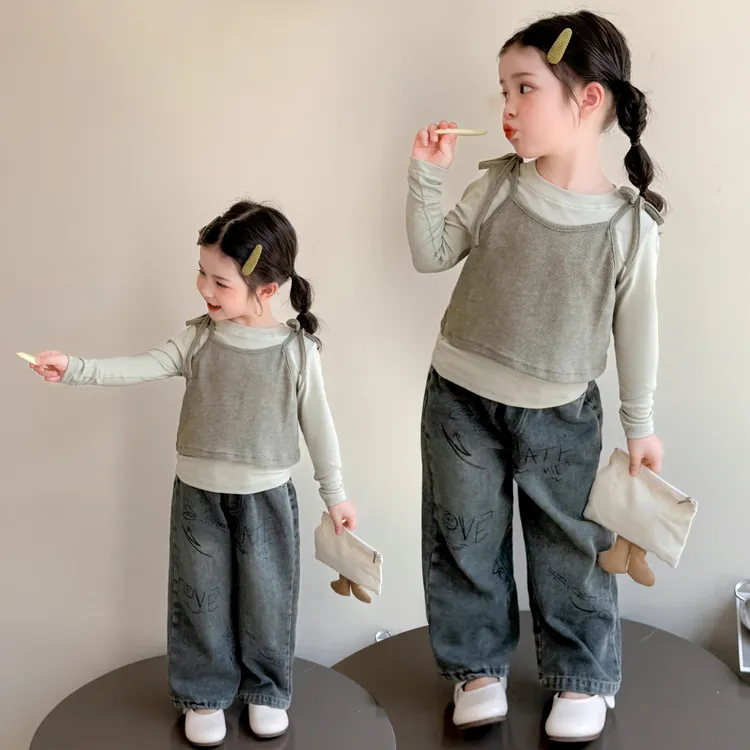 女童春秋季套装2025新款韩系女宝洋气吊带打底衫牛仔裤儿童三件套
