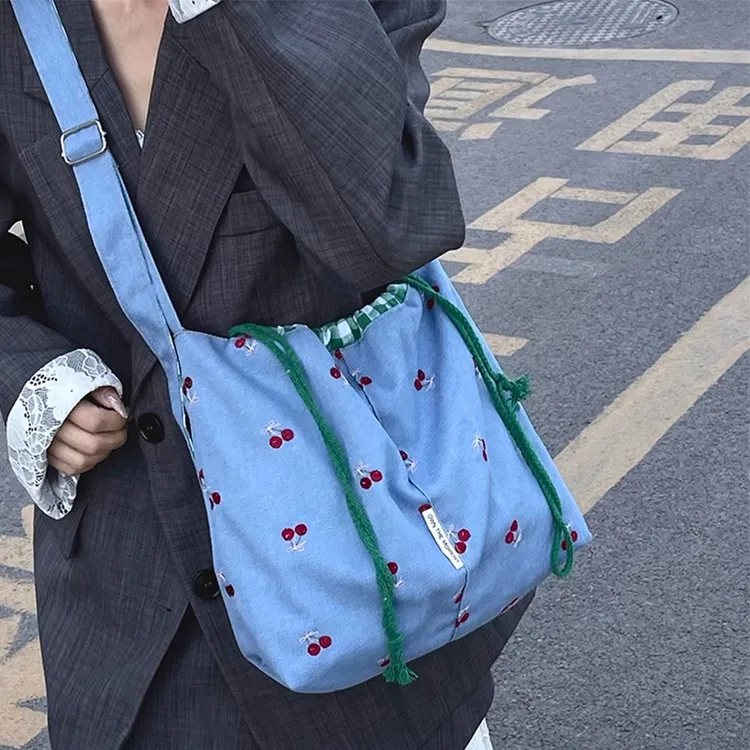休闲大容量牛仔布包包女式2025新款轻便百搭通勤单肩斜挎包水桶包