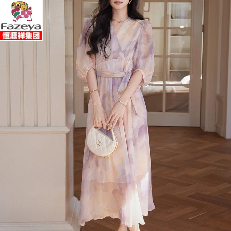2025夏季新款碎花连衣裙女气质仙气温柔收腰V领绑带复古时尚长裙