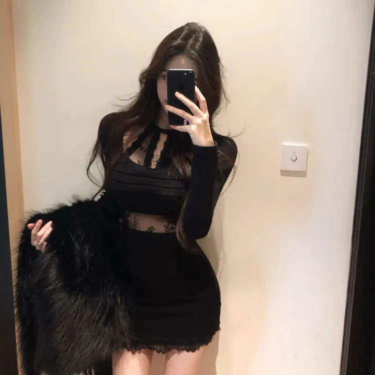 GirlsAt18 御姐风蕾丝拼接挂脖秋冬打底连衣裙气质修身包臀短裙