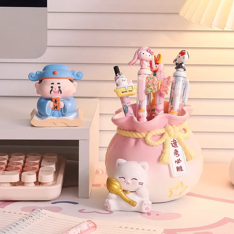 可爱猫咪创意笔筒摆件办公桌面收纳工位情绪稳定装饰生日礼物女生