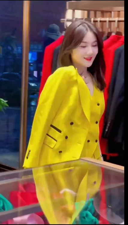 臻韩美2025气质女神黄色装设计师款三件套