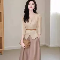 今年流行的漂亮高级感小洋装杏色短袖衬衫半身裙两件职业套装秋女